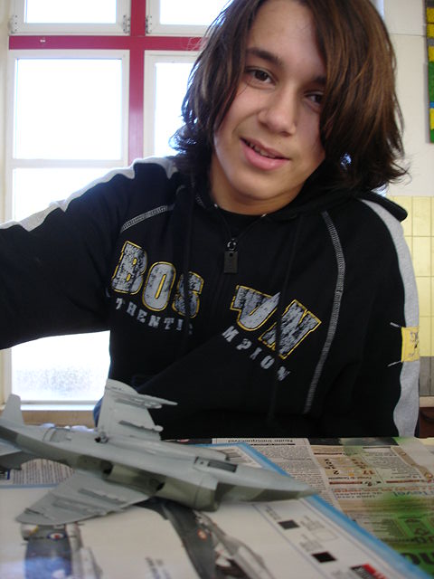 O Miguel já com a camuflagem do Harrier concluída