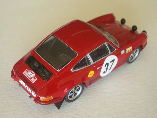 o kit é da Racing43, e tenho mais umas dez versões do 911 na lista de compras. Só espero que não desapareçam antes de as comprar.
