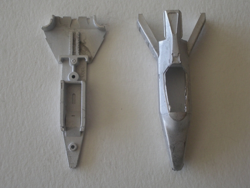 As peças em metal branco têm uma qualidade de fundição muito boa, e pouco acabamento necessitam antes de pintar.