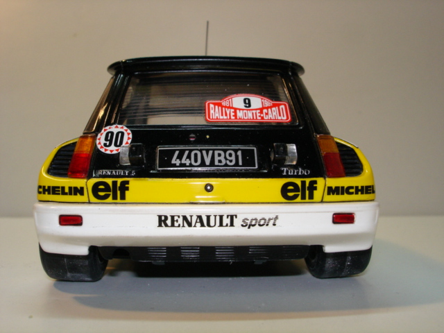 omissão do 90 ,do logo do rally no vidro e das palavras renault 5 e turbo