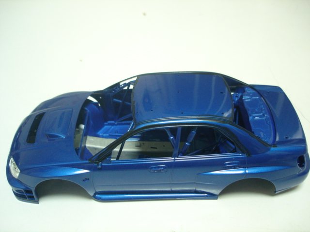 Este é o subaru de 2005.Primeiro pinto de uma maneira completamente desciudada com a tinta X-18 diluida a 50%