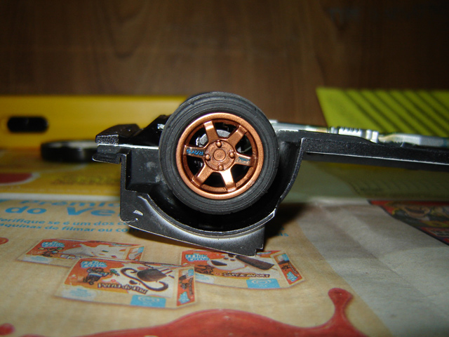 As jantes já pintadas com Allclad II copper e com os decalques