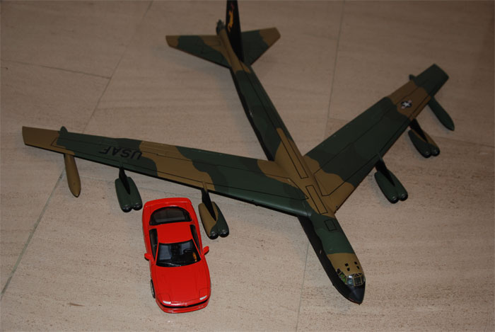 em comparação com um modelo 1/24