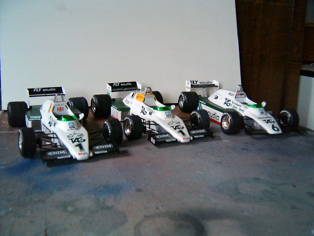 Três kits dos Williams FW08 de 1982 e 1983, marca AMD.
