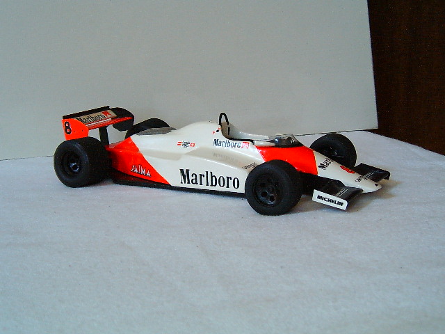 Outra versão do MP 4/1C de 1983. Kit AMD.