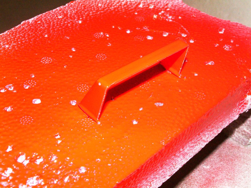 O eleron pintado de vermelho ferrari