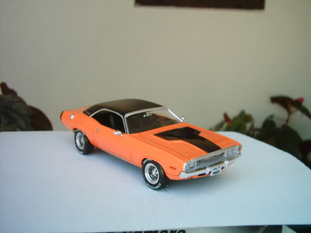 Aqui está o dodge challenger laranja do filme