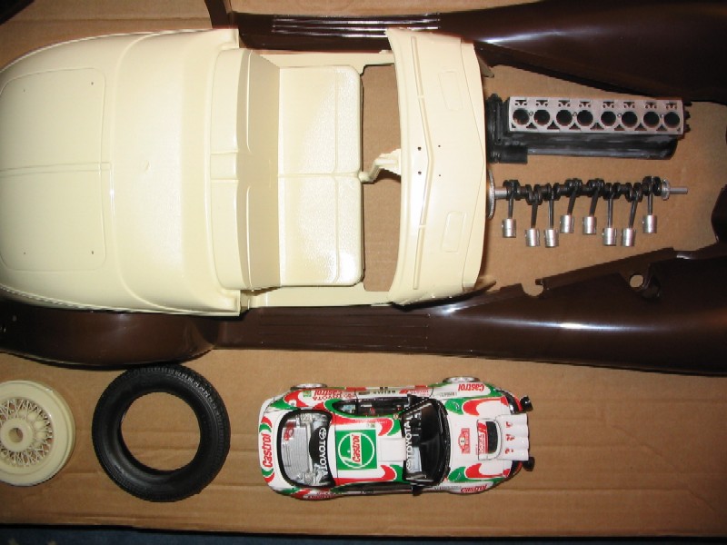 vejam o tamanho do bicho ao lado de um celica 1/24