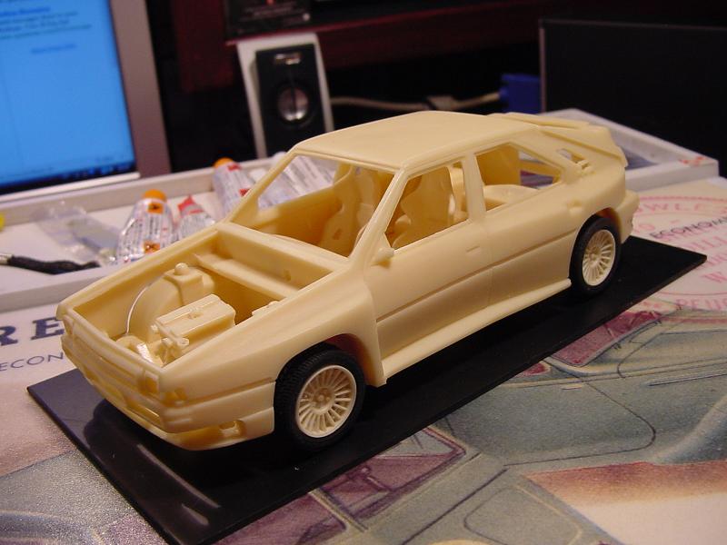 E com uns pneus Pirelli P7 low profile da Fujimi emprestados! hmm! não me parecem certos!