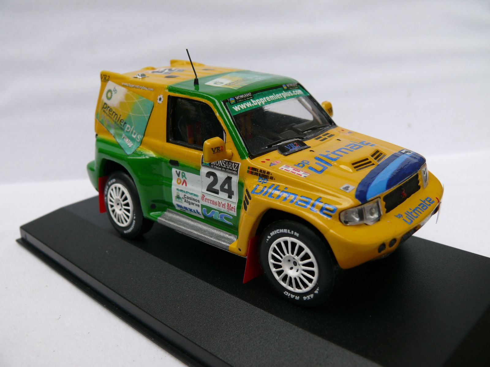 Mitsubishi VR2 N. Clemente+N. Silva.JPG