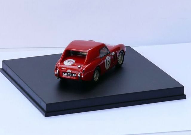 Miniatura Austin Tr. [640x480].JPG