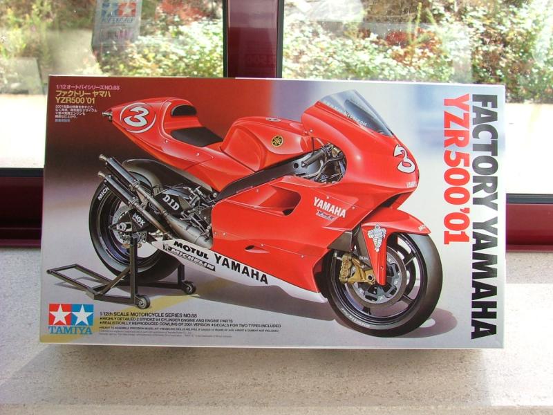 Yamaha YZR 500 - Max Biaggi 2001.jpg