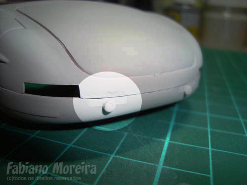 Em alguns lugares foi necessário refazer o trabalho de lixa pois a pintura antiga ainda não havia sido totalmente retirada