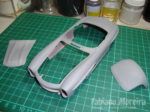 O carroceria e as outras partes prontas para a pintura final