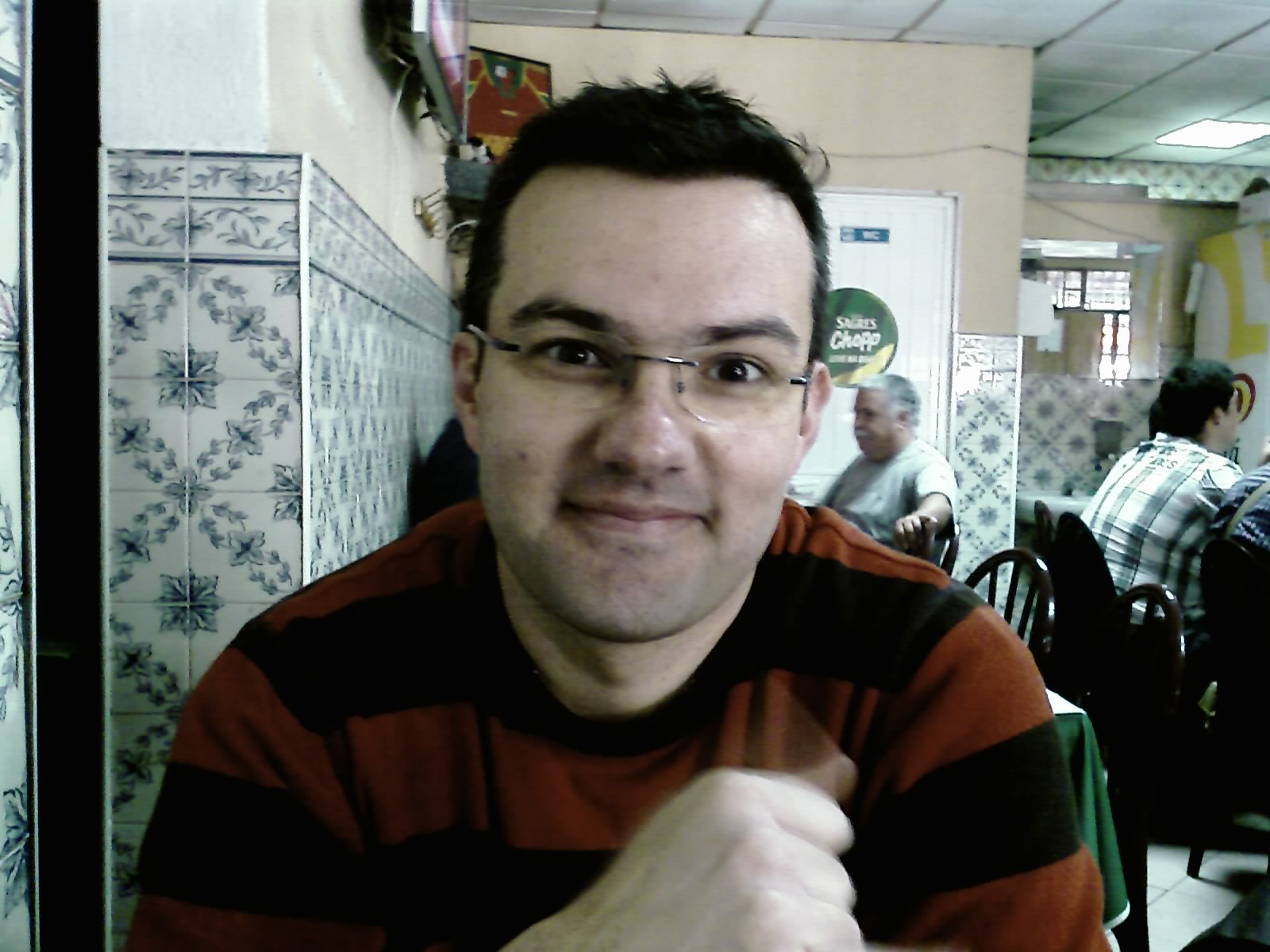 Adolfo sempre bem disposto...
