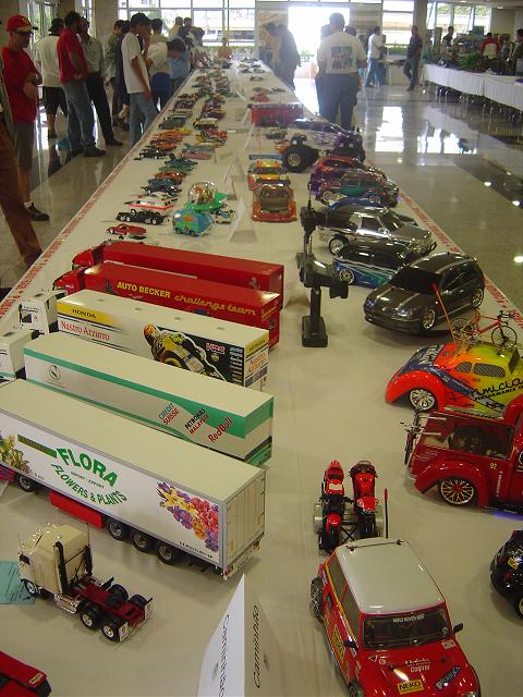 Mesa dos carros ( plast e metal ), motos e RC.
