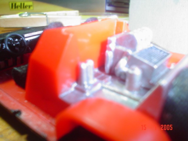 Motor. Ainda falta os cabos, mas ainda não encontrei nenhuma foto detalhada do motor. Caso não encontre, vai ser sem cabo mesmo, infelizmente.