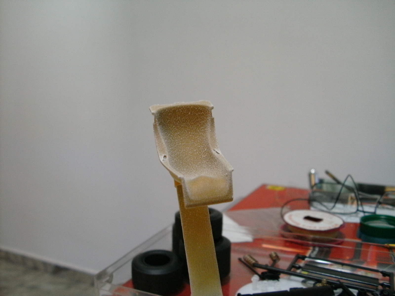 pintei com bege e apliquei mais uma mão de verniz
