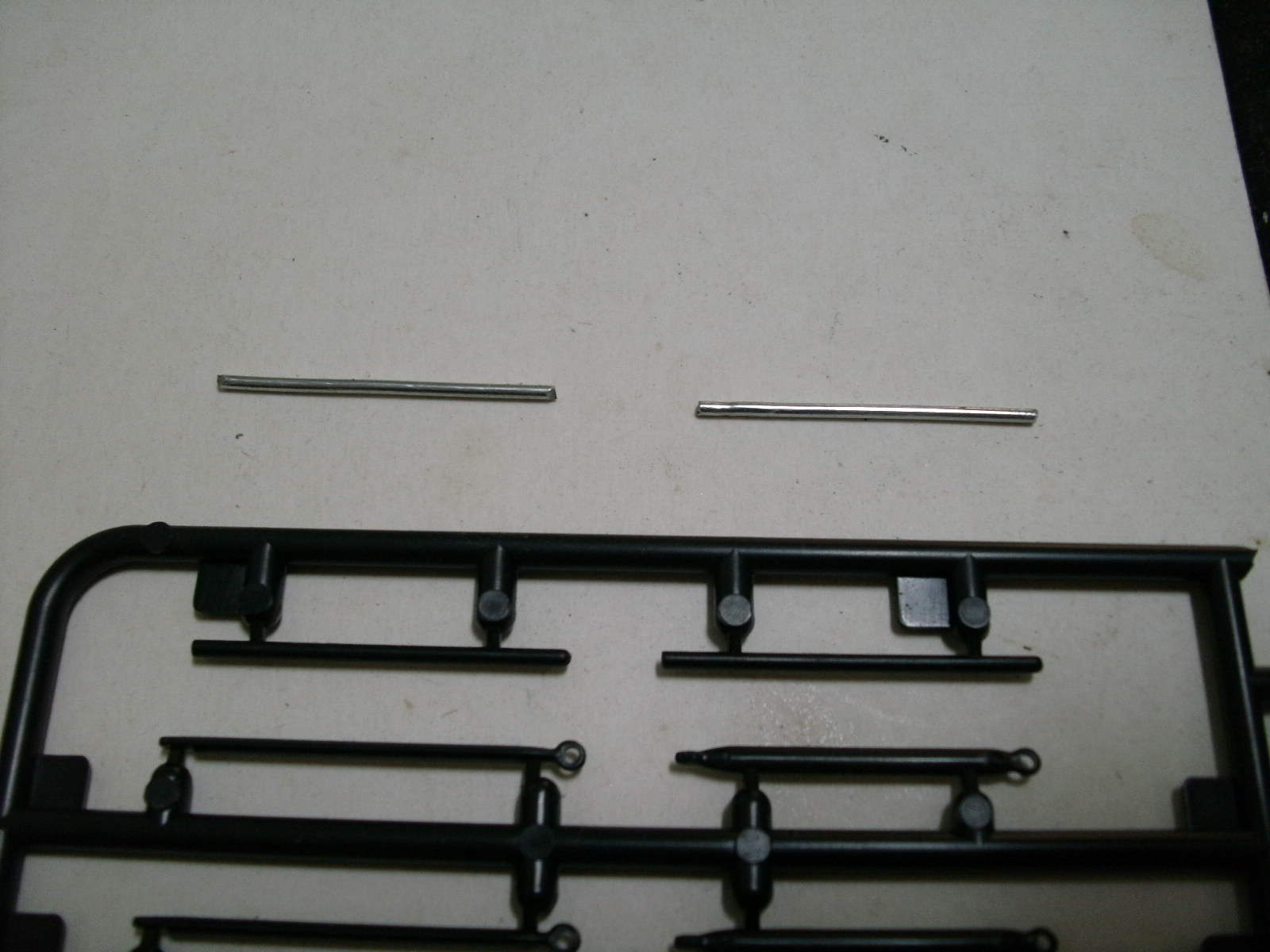 substitui os eixos de plastido por metal