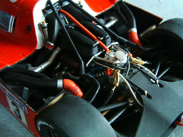 toyota.gt1.montando. motor.jpg