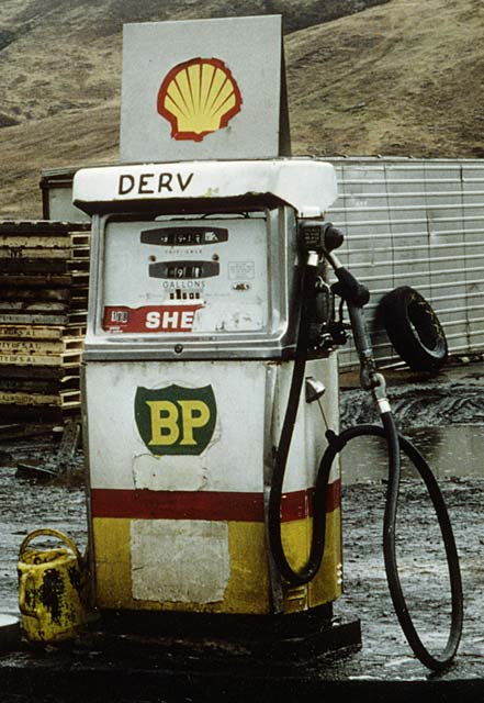 0_my_photographs_scotland_petrol_pumps_-_bp_zoom-in.jpg