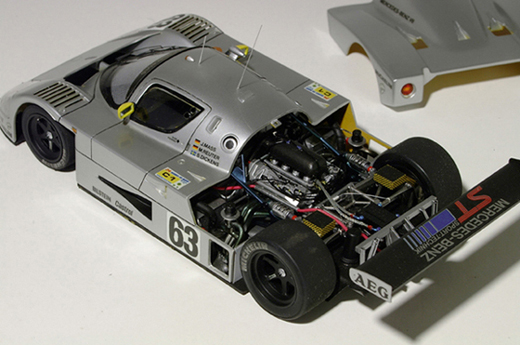 Sauber C9. Mais detalhes do motor. Uso de peças usinadas nas conexões de aeroquip, fios eletricos, etc.