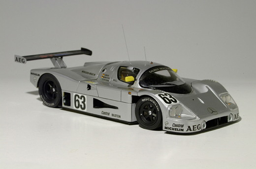 Sauber Mercedes C9 Tamiya 1/24. Modelo com muitos detalhes. Uso intensivo de decais de fibra de carbono e kevlar, dentro e fora do carro. Limpador de parabrisa de photoetch.