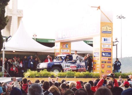 O Chevy com um belo ar-condicionado... o carro não tem pára-brisas nem vidros laterais ??