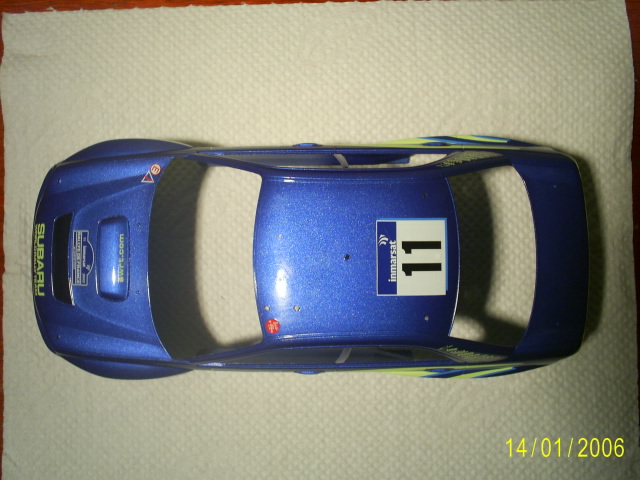 teto, agora carro pronto para levar  a segunda camada de verniz por cima dos decais.