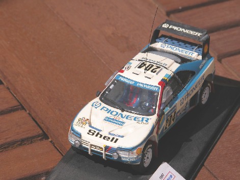 Peugeot 405 Grand Raid -Paris Dakar - Ari Vatanen (no ano em que foi roubado).<br />Base Plástico Heller bastante melhorada.